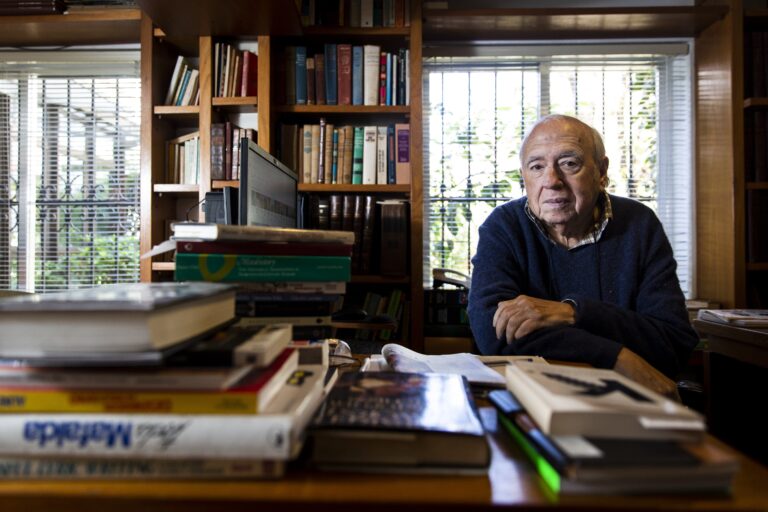 Morre o autor Luis Fernando Verissimo, cronista que uniu gerações de leitores, aos 88