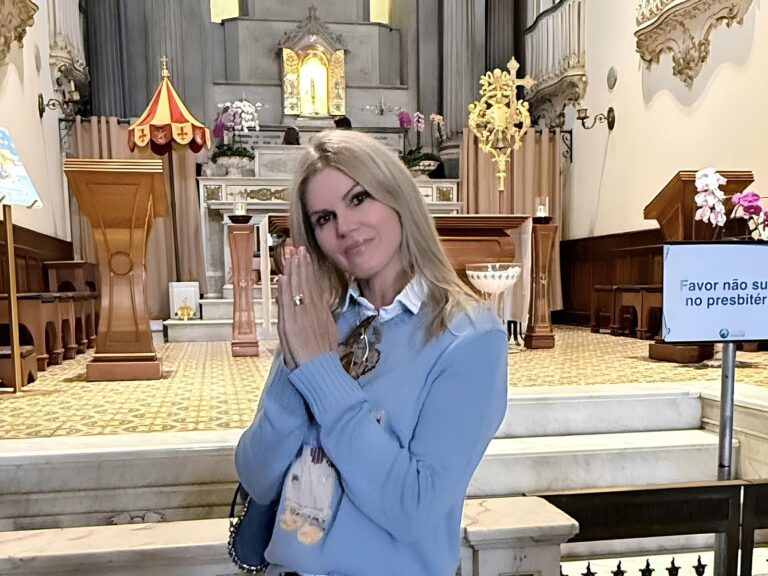 Val Marchiori visita Santuário de Aparecida e pede cura de câncer