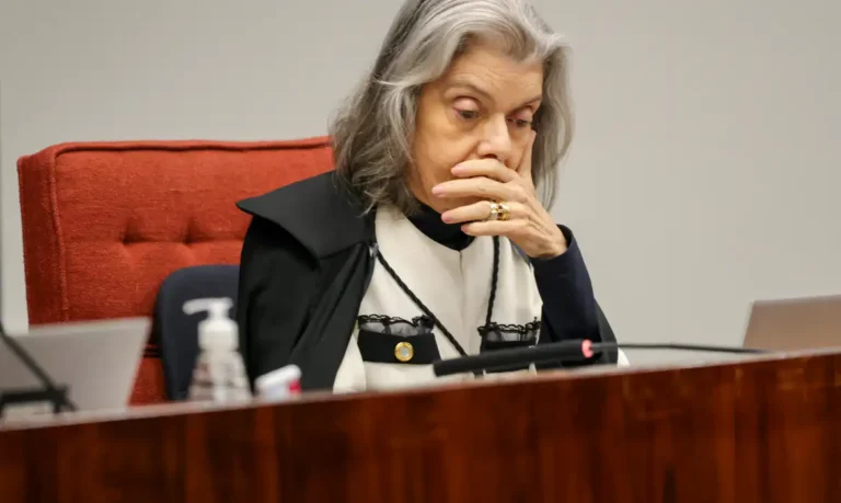 Voto de Cármen Lúcia pode formar maioria para condenar Bolsonaro