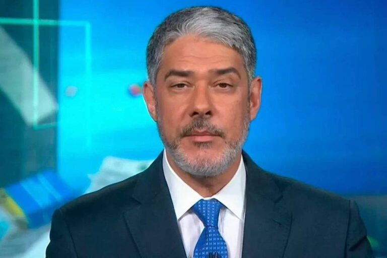 William Bonner anuncia saída do JN em tom descontraído e diz ser estranho falar de si mesmo