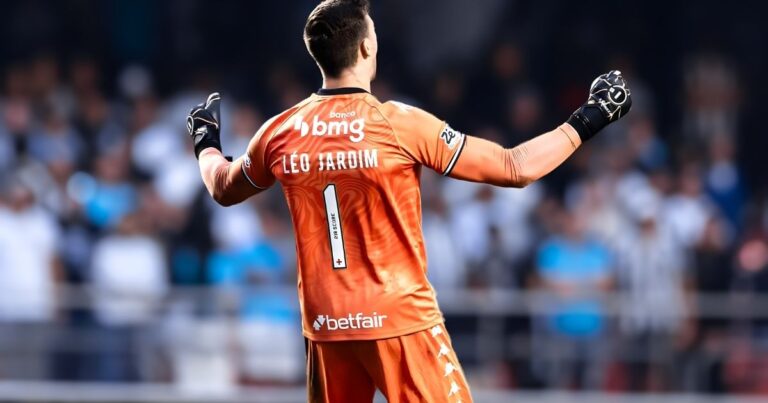 Herói debaixo das traves, Léo Jardim garante o Vasco na semi