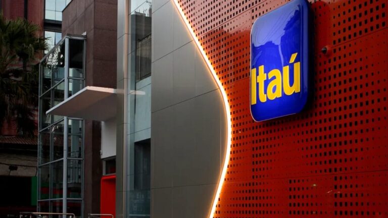 Itaú monitora cliques de funcionários e demite cerca de mil por produtividade no home office