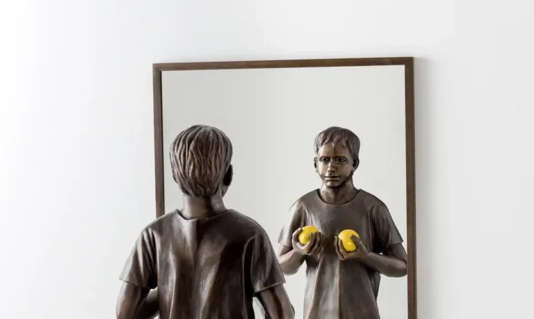 Mostra do escultor Flávio Cerqueira retrata cotidiano da sociedade