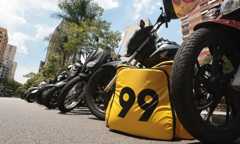 Rio vai fiscalizar manobras perigosas de motoristas de aplicativo